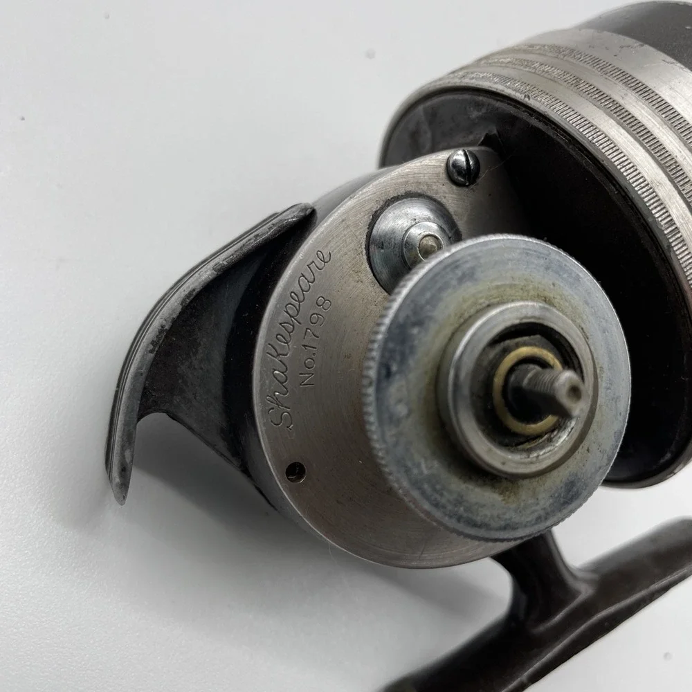 Shakespeare WonderCast No.1798 Model: EA Closed Face Fishing Reel-USA from 1960